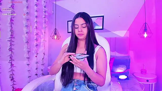 Bella walker  online show from 12/17/25, 08:14