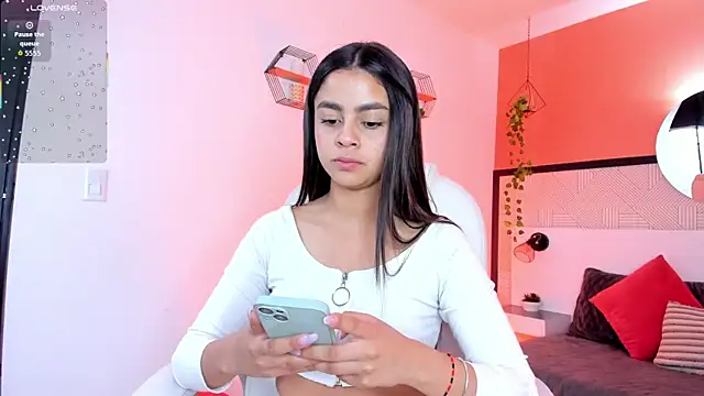 Bella walker  online show from 03/04/26, 07:54