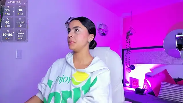 Bella walker  online show from 03/24/26, 09:15