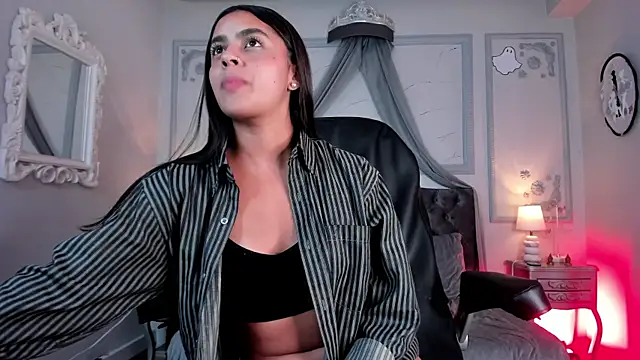 Bella walker  online show from 10/21/25, 09:03