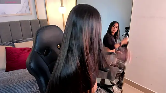 Bella walker  online show from 03/02/26, 08:27