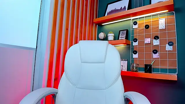 Bella walker  online show from 10/09/25, 08:20