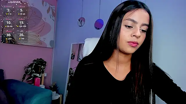 Bella walker  online show from 10/05/25, 08:21