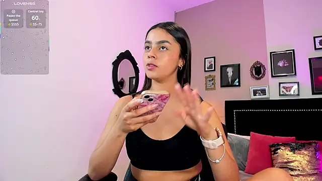 Bella walker  online show from 01/06/26, 08:24