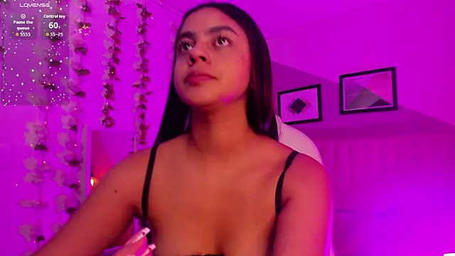 Bella walker  online show from 11/28/25, 08:09