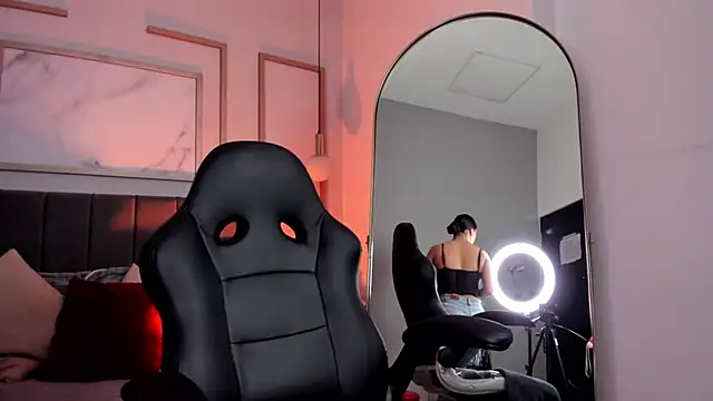 Bella walker  online show from 03/12/26, 08:02