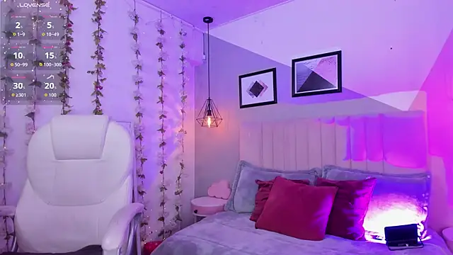 Bella walker  online show from 12/18/25, 08:12