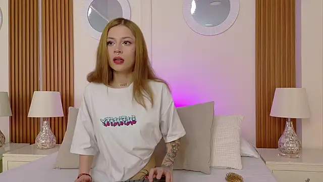 AmberHudson online show from 11/18/25, 07:28