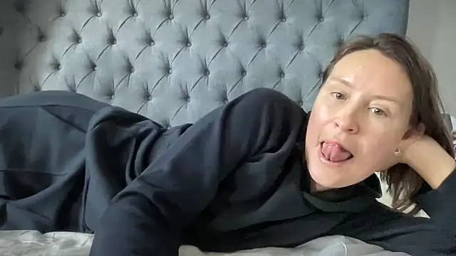 eatmypie69 online show from 09/30/25, 09:26