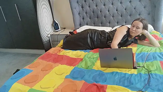 eatmypie69 online show from 04/13/26, 09:57