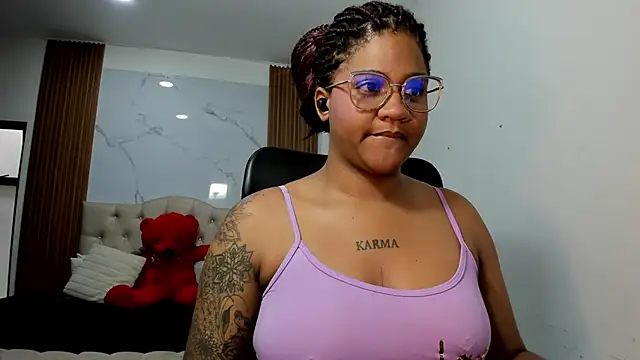 Snapshot of ZahraRose chatting on 02/26/26, 08:20 ZahraRose online show from 02/26/26, 08:20