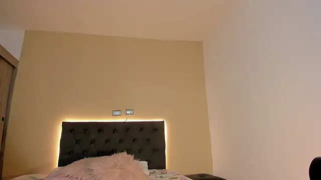 ZahraRose online show from 11/04/25, 08:45