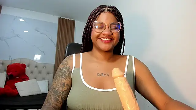 Snapshot of ZahraRose chatting on 02/18/26, 08:38 ZahraRose online show from 02/18/26, 08:38