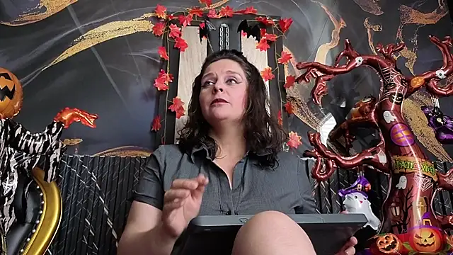 AmandaKovich online show from 10/22/25, 07:35