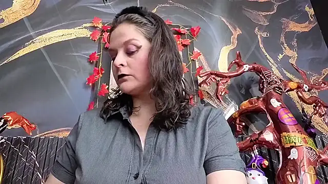 AmandaKovich online show from 10/28/25, 07:24