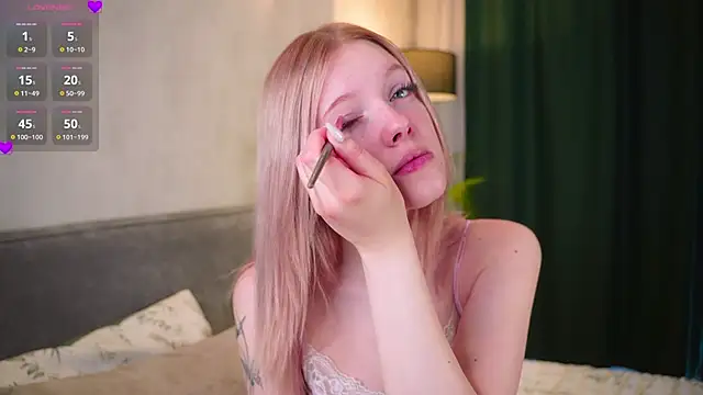 EdlaHewell online show from 04/01/26, 01:08