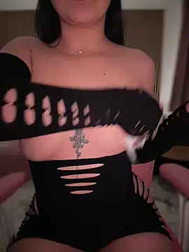 YoungHotMilf97 online show from 04/02/26, 08:26