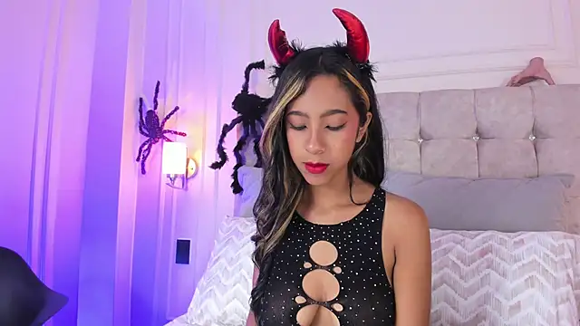 JasmineRoss 1 online show from 10/19/25, 12:30