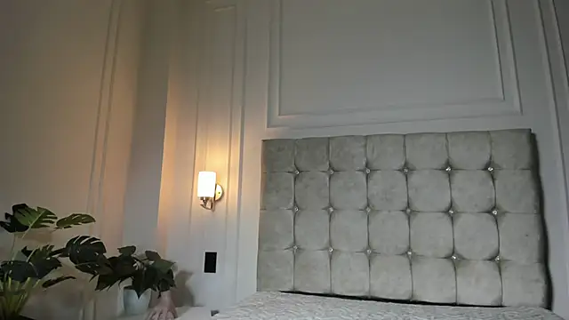 JasmineRoss 1 online show from 10/25/25, 07:03