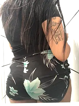 gatinha 18 online show from 11/04/25, 01:15