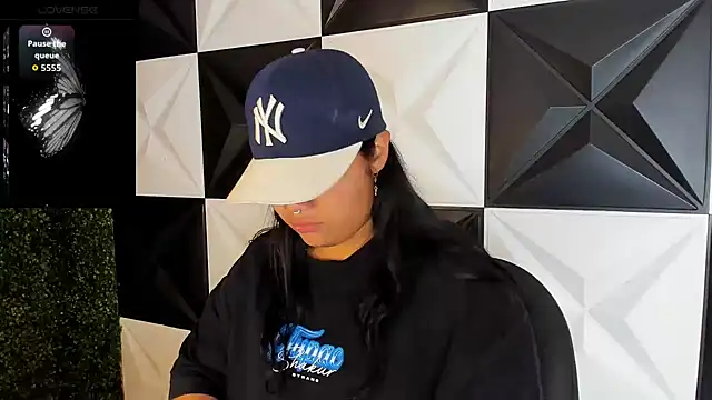 melany rouse18 online show from 10/25/25, 01:05