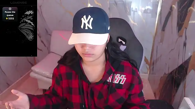 melany rouse18 online show from 12/05/25, 01:10