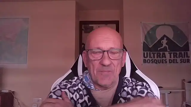 Snapshot of llopaco chatting on 12/20/25, 01:47 llopaco online show from 12/20/25, 01:47