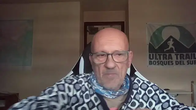 Snapshot of llopaco chatting on 12/22/25, 12:49 llopaco online show from 12/22/25, 12:49