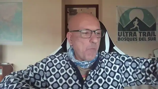 Snapshot of llopaco chatting on 12/19/25, 01:46 llopaco online show from 12/19/25, 01:46