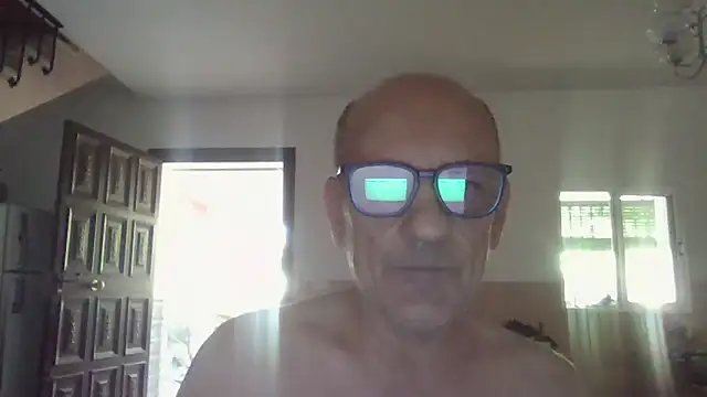 Snapshot of llopaco chatting on 06/15/26, 11:10 llopaco online show from 06/15/26, 11:10