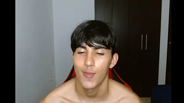 Snapshot of neithanzynxx chatting on 03/19/25, 10:31 neithanzynxx online show from 03/19/25, 10:31