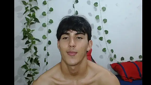 Snapshot of neithanzynxx chatting on 03/05/25, 10:43 neithanzynxx online show from 03/05/25, 10:43