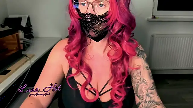 Snapshot of Lunalein chatting on 11/20/25, 08:31 Lunalein online show from 11/20/25, 08:31