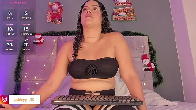  Ashley 33 online show from 12/17/25, 07:52