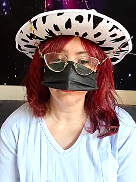 Snapshot of Loly2025 chatting on 06/19/26, 11:05 Loly2025 online show from 06/19/26, 11:05