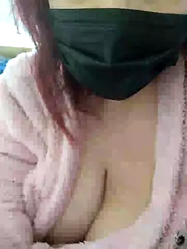 Snapshot of Loly2025 chatting on 02/20/25, 01:03 Loly2025 online show from 02/20/25, 01:03