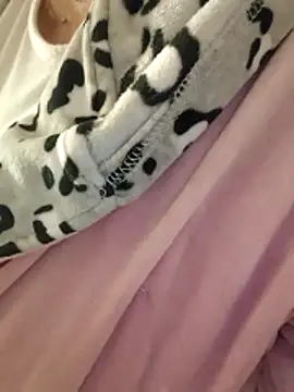 Snapshot of Loly2025 chatting on 12/18/25, 01:00 Loly2025 online show from 12/18/25, 01:00