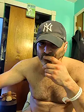 Snapshot of Novabear6996 chatting on 03/21/25, 05:11 Novabear6996 online show from 03/21/25, 05:11