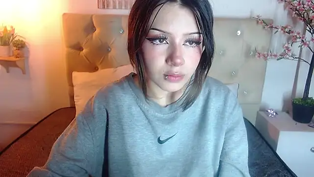 fyreandfox  online show from 11/02/25, 08:47