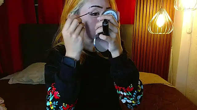 fyreandfox  online show from 04/04/26, 07:42