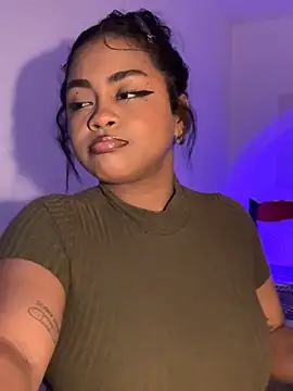 Dahiana Giil online show from 10/29/25, 06:45