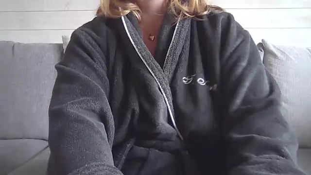 sizha6 online show from 10/23/25, 08:24