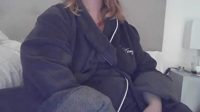 sizha6 online show from 10/27/25, 07:42