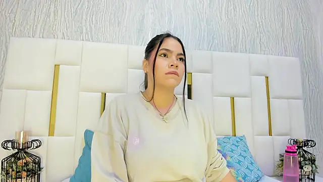 hillary uckerman  online show from 11/03/25, 11:14