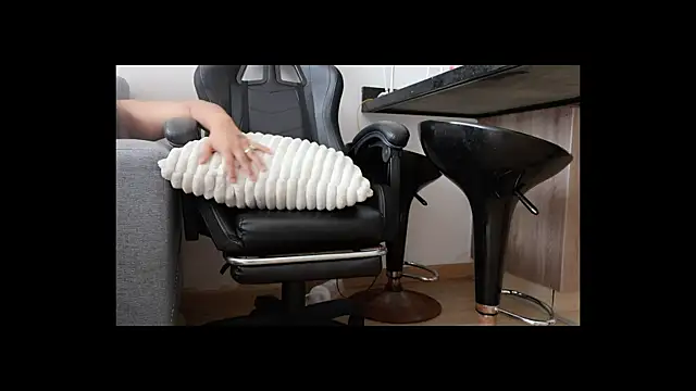 Karla Stein2025 online show from 12/14/25, 04:01