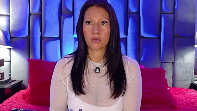 Aisha Nowak online show from 04/21/26, 10:38