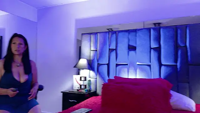 Aisha Nowak online show from 04/10/26, 10:06