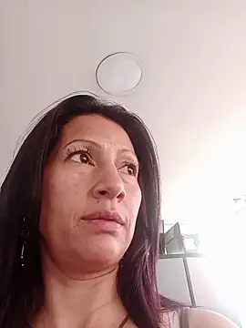 Aisha Nowak online show from 01/09/26, 09:44