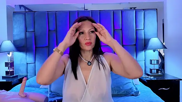 Snapshot of Aisha_Nowak chatting on 11/25/25, 09:48 Aisha Nowak online show from 11/25/25, 09:48