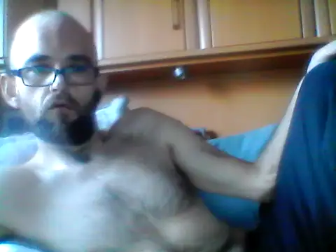 Snapshot of Andre35w chatting on 12/22/25, 02:39 Andre35w online show from 12/22/25, 02:39